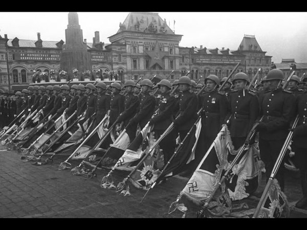 День парада победы 1945. Парад Победы 24 июня 1945. Парад Победы 1945 мавзолей. Нацистские флаги у мавзолея.