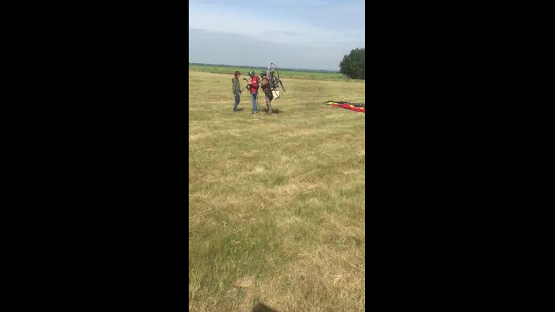Впереди парашют скоро будет видео